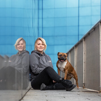 Carolin mit Hündin Polly beim Hundetraining in Leipzig